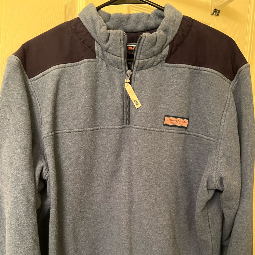 Size L Men’s Vineyard Vines pullover
